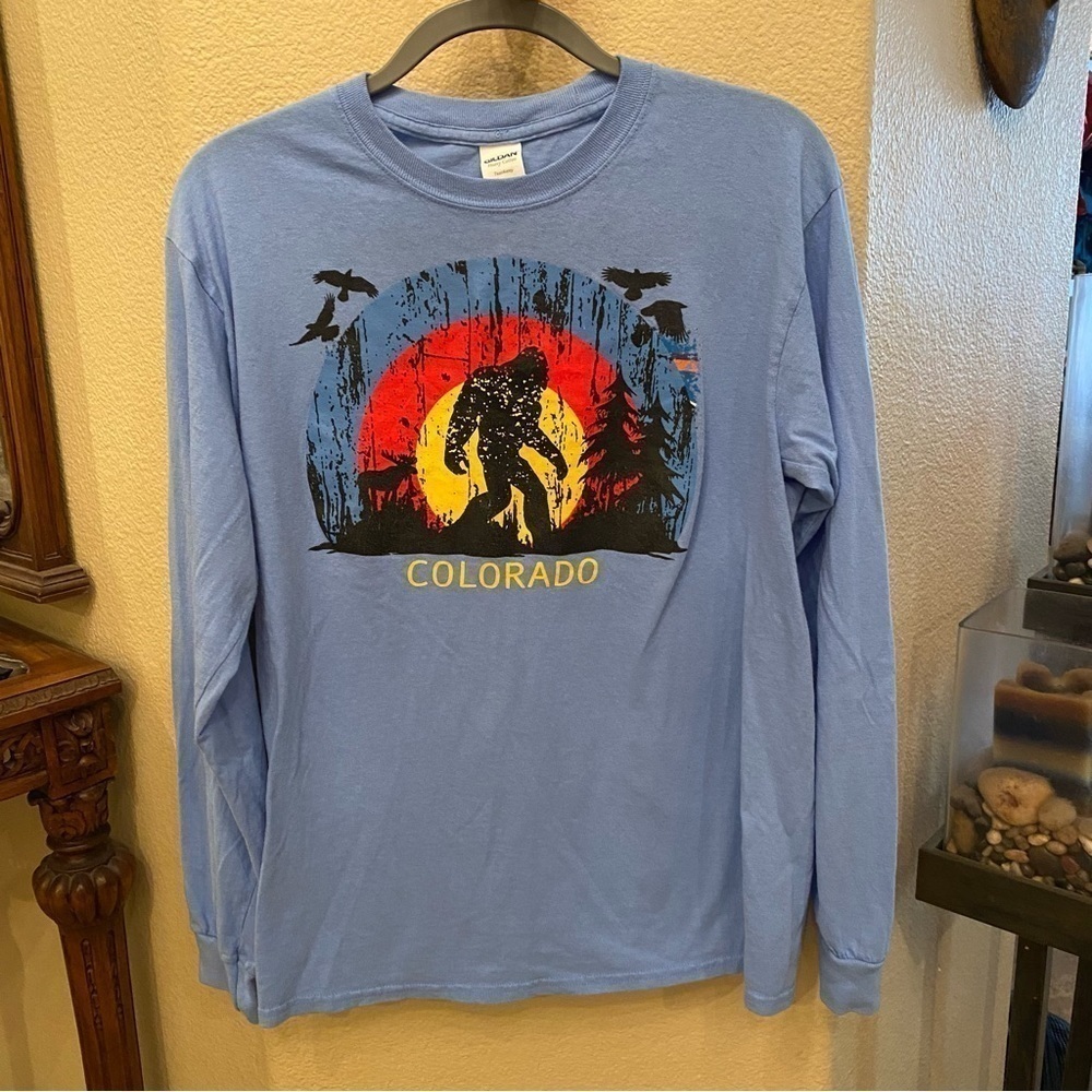 GILDAN Colorado Gorilla Bird Graphic Blue Long Sleeve Top Size Medium